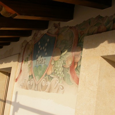 decorazione sottogronda Locanda Lo Scudo Soave (VR)